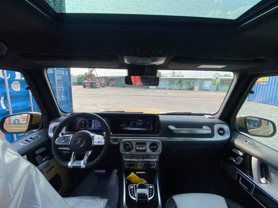 Khoang nội thất của chiếc Mercedes-AMG G 63 với màu sơn Desert Sand duy nhất tại Việt Nam